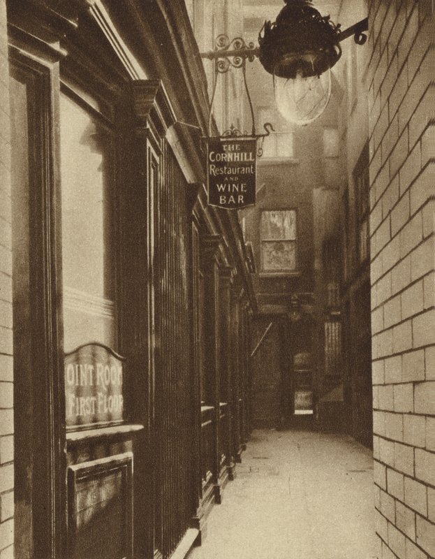 The George and Vulture, niedaleko Cornhill, City of London, obchodzony jako miejsce, w którym kawa została sprowadzona do Londynu przez tureckiego kupca w 1652 roku autorstwa English Photographer