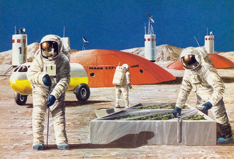 Mężczyźni pracujący na planecie Mars, jak wyobrażano sobie w latach 70. autorstwa English School
