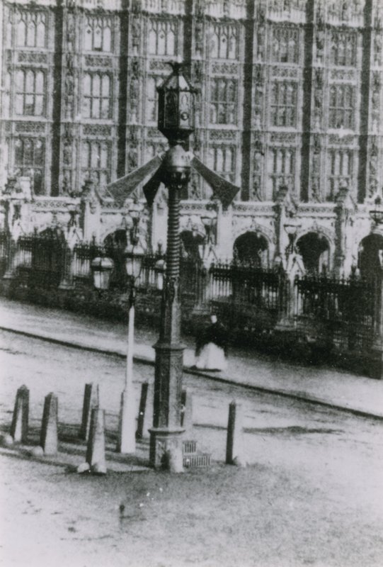Sygnał drogowy na londyńskiej ulicy autorstwa English Photographer