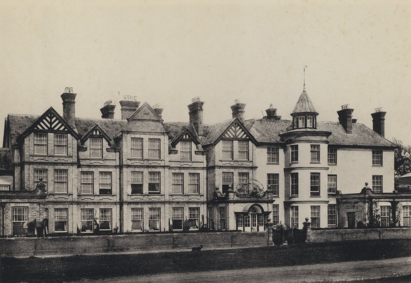 Aldeburgh, Hotel Zamek Wentworth (zdjęcie czarno-białe) autorstwa English Photographer