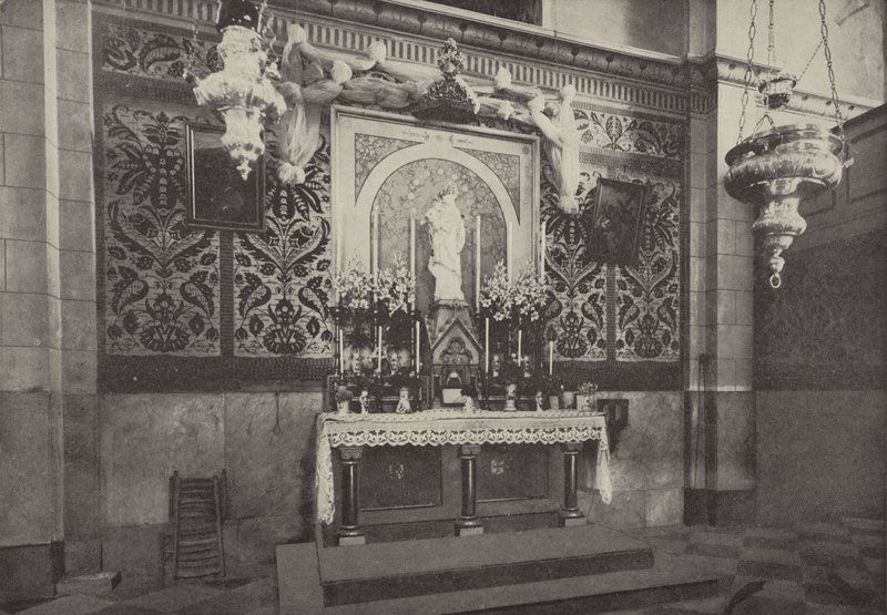 Ołtarz kościoła łacińskiego w Nazarecie, na miejscu domu, w którym mieszkał Chrystus autorstwa English Photographer
