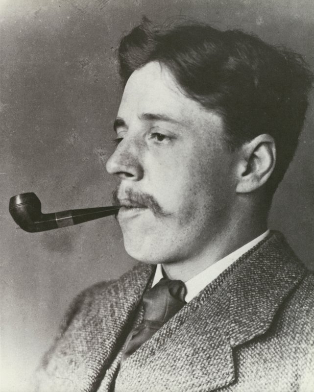 Arnold Bennett, palący fajkę, portret (zdjęcie czarno-białe) autorstwa English Photographer