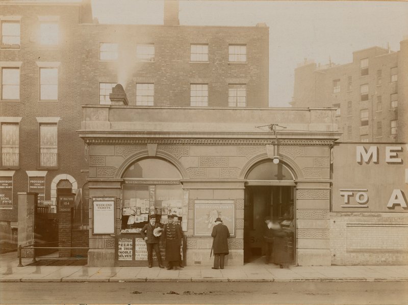 Dworzec kolejowy Baker Street, wejście wschodnie, Marylebone Road, Londyn; zdjęcie zrobione w maju 1908 autorstwa English Photographer