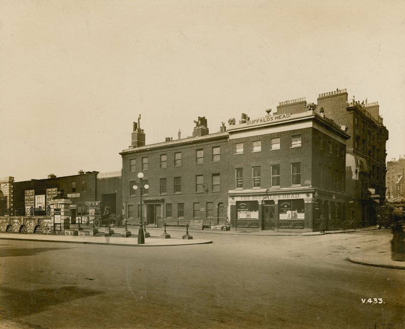 Dworzec kolejowy Baker Street; sfotografowany 27 marca 1915 autorstwa English Photographer