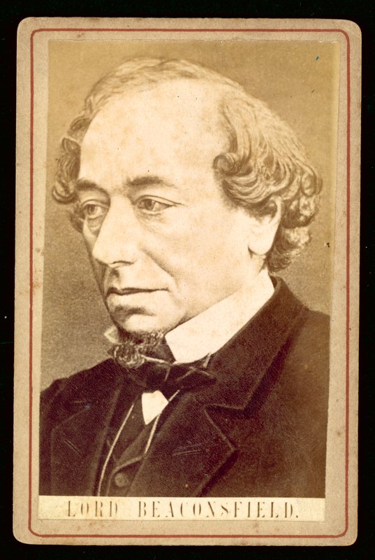 Benjamin Disraeli, Lord Beaconsfield, portret (zdjęcie czarno-białe) autorstwa English Photographer