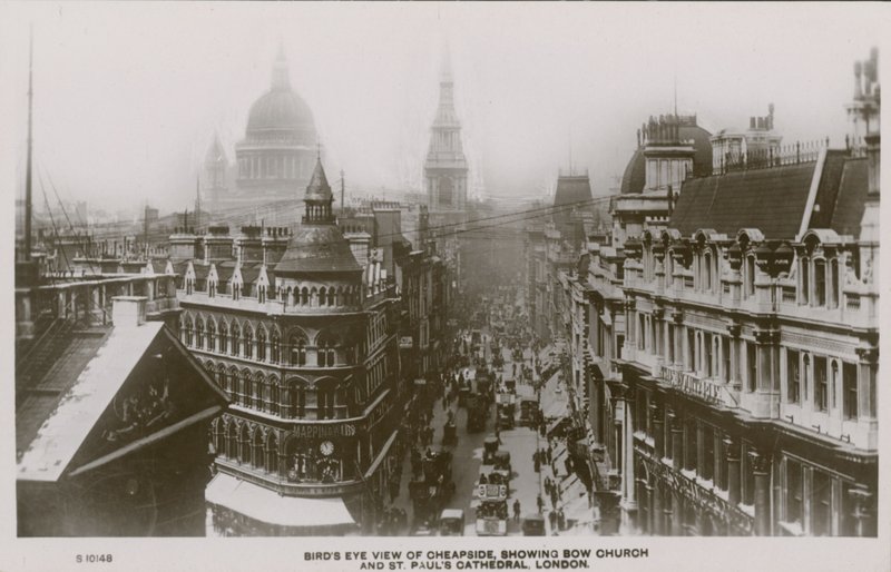 Widok z lotu ptaka na Cheapside pokazujący Bow Church i St Pauls Cathedral, Londyn autorstwa English Photographer