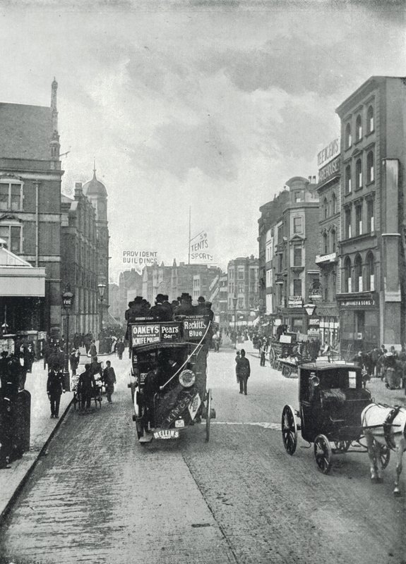 Bishopsgate Street (bez), patrząc na wschód z okolic Liverpool Street (zdjęcie czarno-białe) autorstwa English Photographer