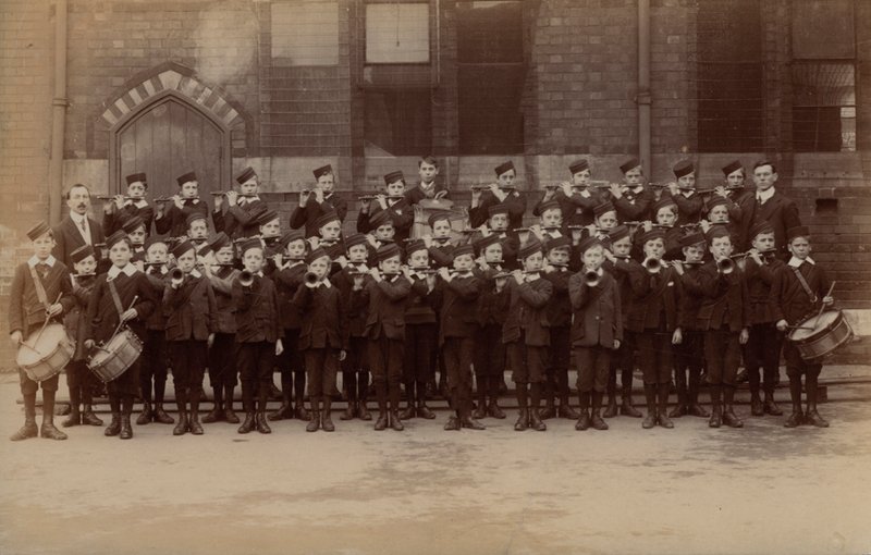 Boys Brigade Band, prawdopodobnie (zdjęcie czarno-białe) autorstwa English Photographer