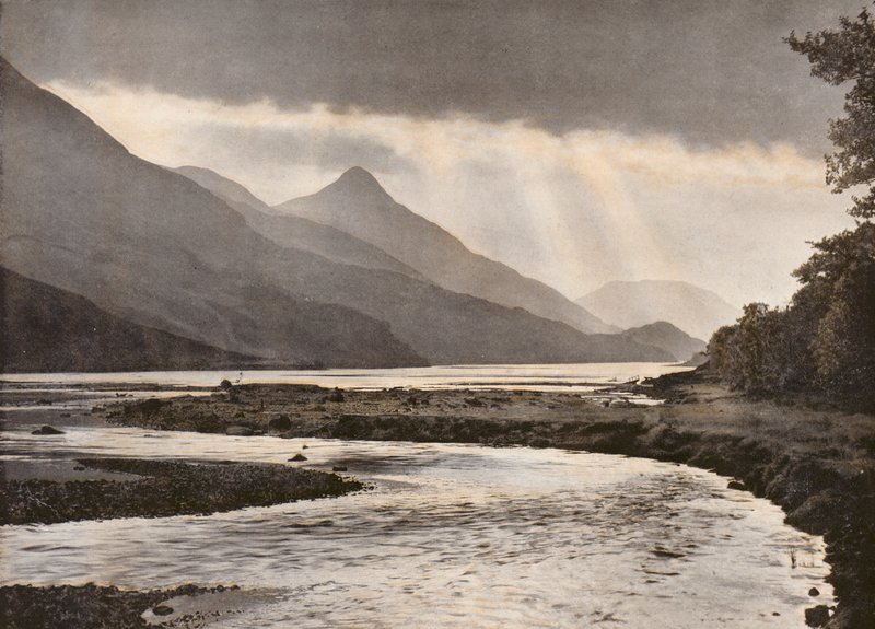 Burza nad Pap of Glencoe (zdjęcie kolorowe) autorstwa English Photographer