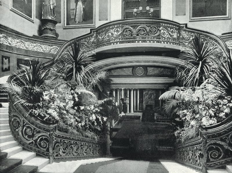Pałac Buckingham, Wielkie Schody (zdjęcie czarno-białe) autorstwa English Photographer