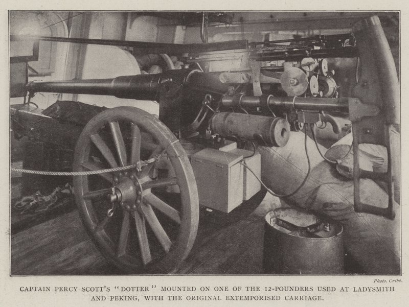 Kapitan Percy Scotts Dotter dosiadał jednego z 12-funtówek używanych w Ladysmith i Peking, z oryginalnym Extemporised Carriage autorstwa English Photographer
