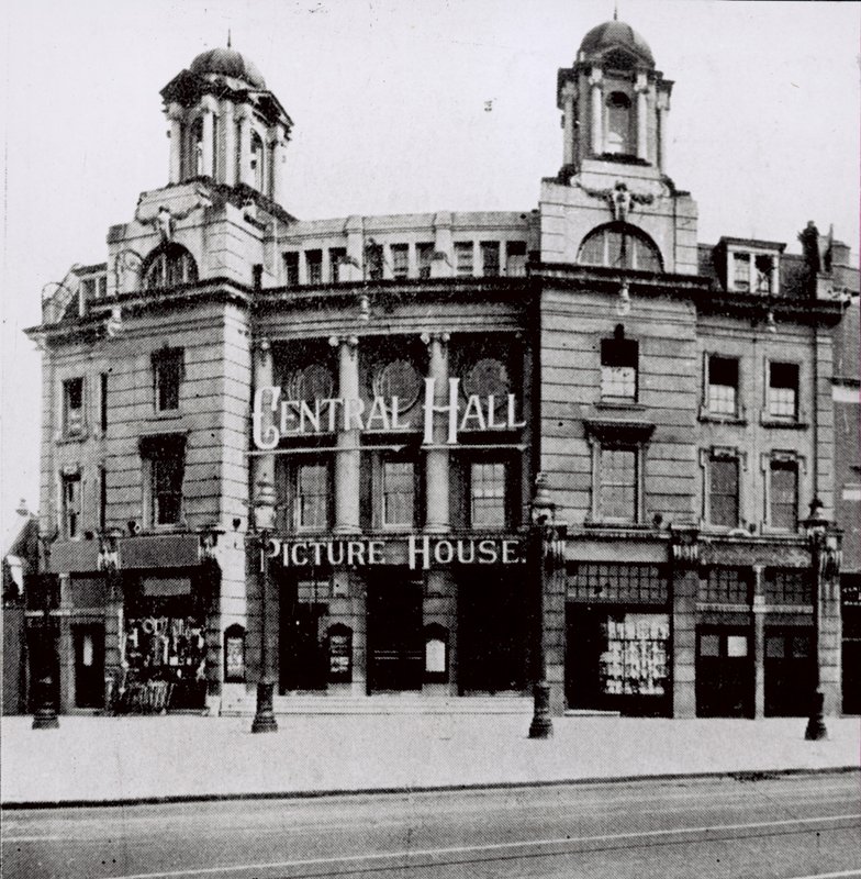 Central Hall Picture House, Bromley Road, Catford autorstwa English Photographer