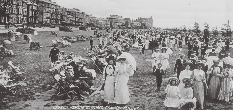Church Parade, Southsea Common (zdjęcie czarno-białe) autorstwa English Photographer