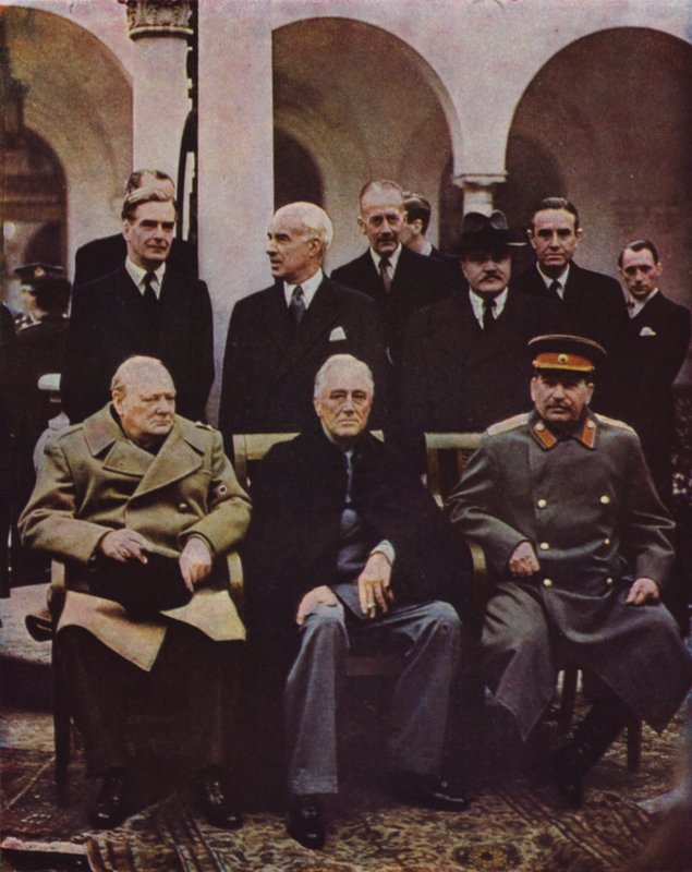 Konferencja przywódców alianckich Winstona Churchilla, Franklina D Roosevelta i Józefa Stalina w Jałcie na Krymie; ZSRR, II wojna światowa, 7 lutego 1945 r. autorstwa English Photographer