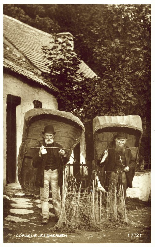 Rybacy z Coracle (zdjęcie czarno-białe) autorstwa English Photographer