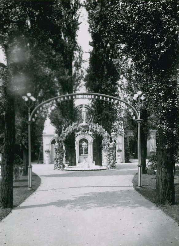 Cremorne Gardens, Londyn: Grota autorstwa English Photographer
