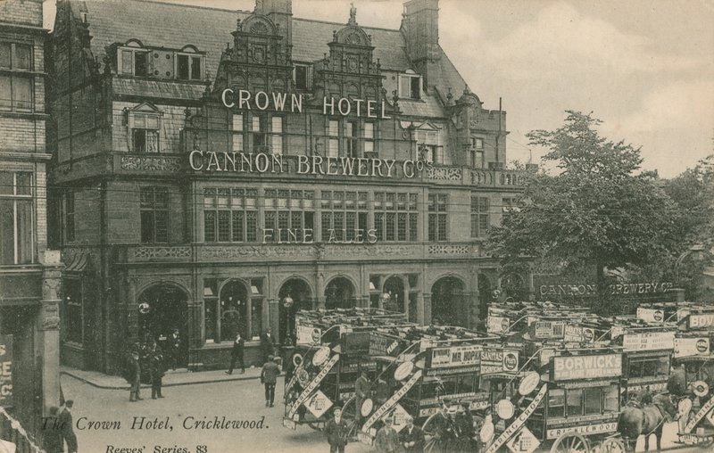 Crown Hotel, Cricklewood autorstwa English Photographer