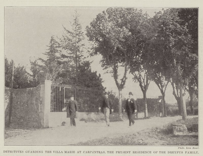 Detektywi strzegący Villa Marie w Carpentras, obecnej rezydencji rodziny Dreyfus autorstwa English Photographer