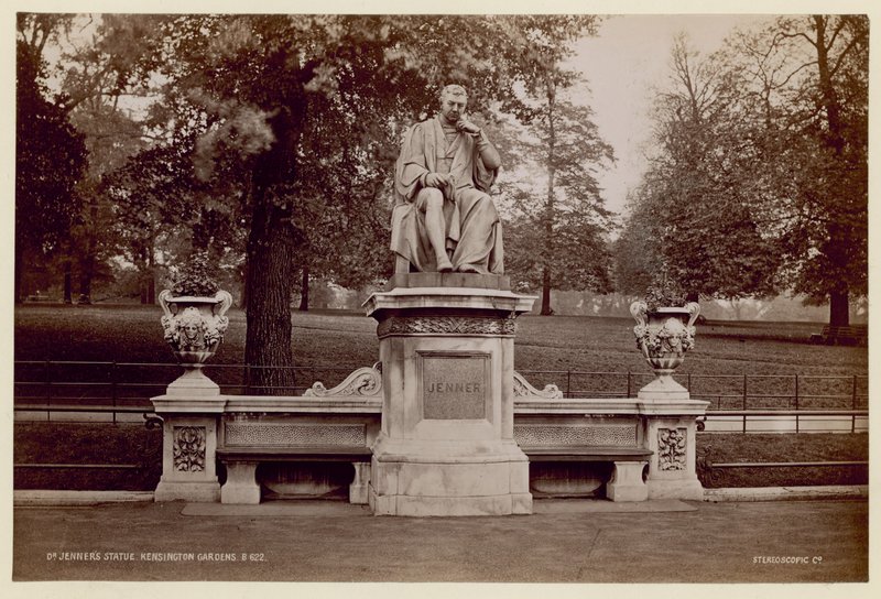 Pomnik dr Jennersa w Kensington Gardens autorstwa English Photographer