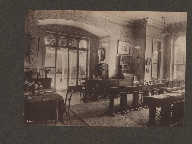 Szkoła dla dziewcząt Elmshurst, East Finchley, Londyn, ok. 1910 r. (zdjęcie czarno-białe) autorstwa English Photographer