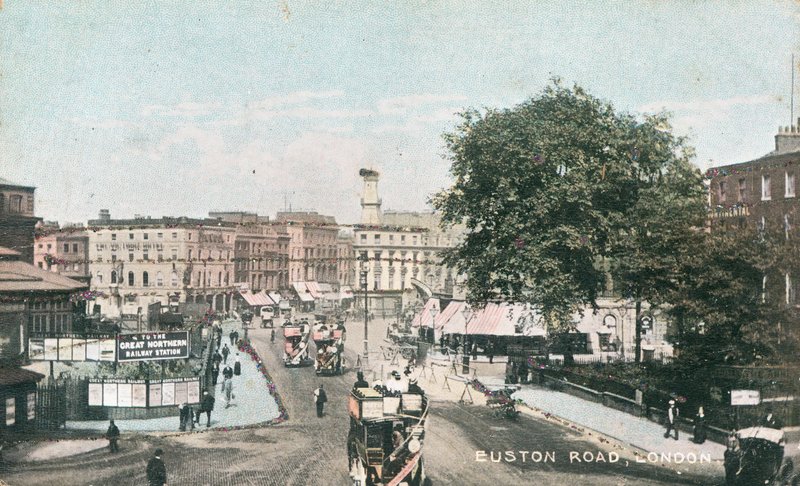 Euston Road w Londynie autorstwa English Photographer