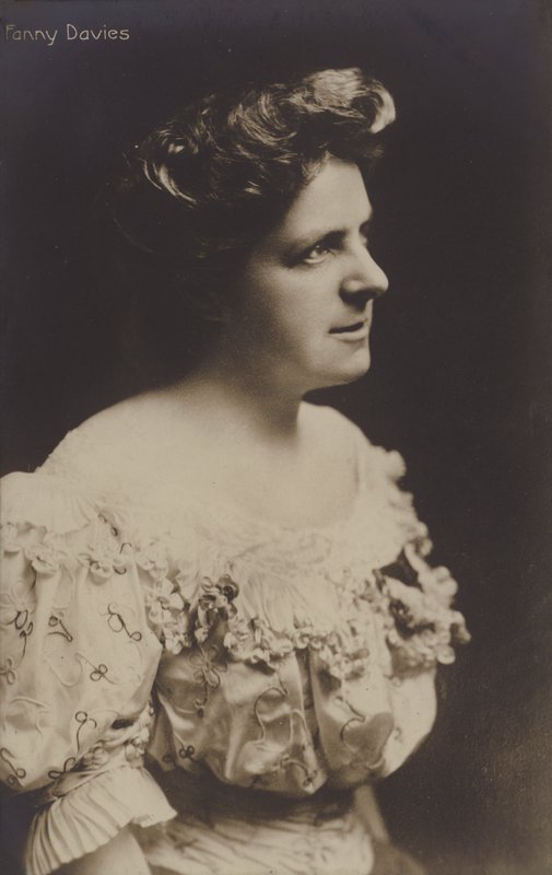 Fanny Davies, brytyjska pianistka autorstwa English Photographer