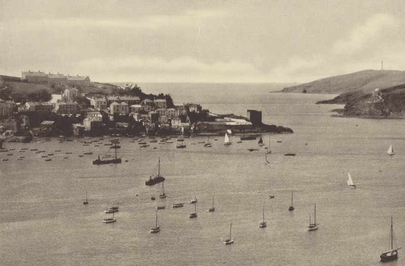 Fowey, Battery i Polruan Tower (zdjęcie czarno-białe) autorstwa English Photographer