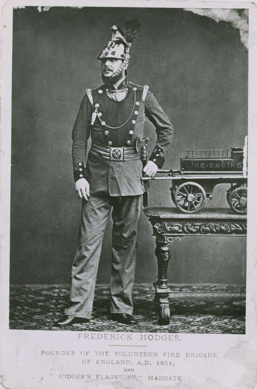 Frederick Hodges, założyciel Ochotniczej Straży Pożarnej Anglii autorstwa English Photographer