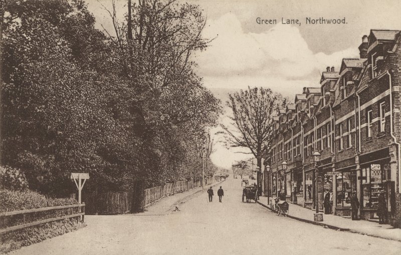 Green Lane, Northwood, niedaleko Londynu (zdjęcie czarno-białe) autorstwa English Photographer