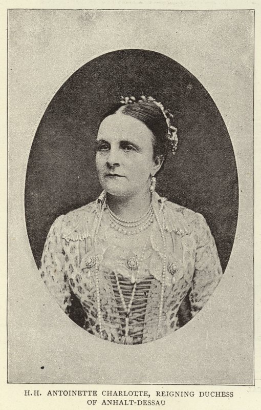 H H Antoinette Charlotte, panująca księżna Anhalt-Dessau autorstwa English Photographer