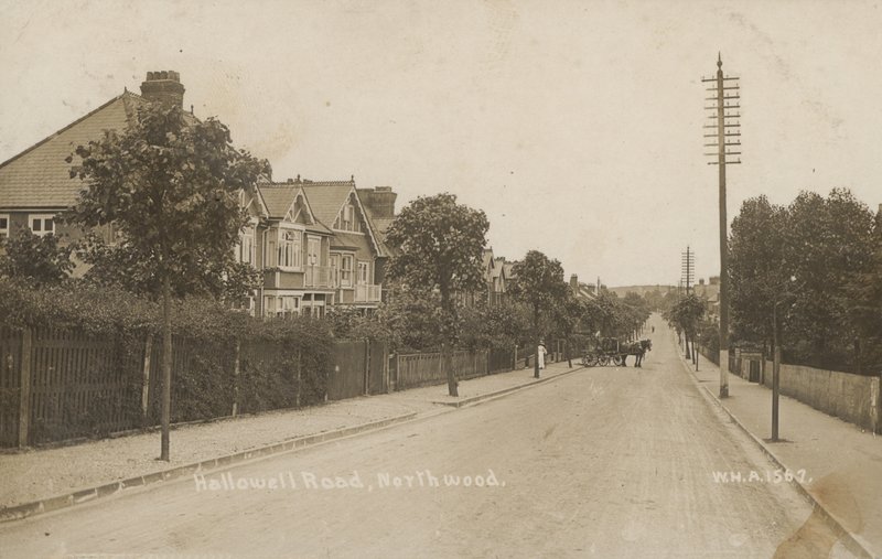 Hallowell Road, Northwood, niedaleko Londynu (zdjęcie czarno-białe) autorstwa English Photographer