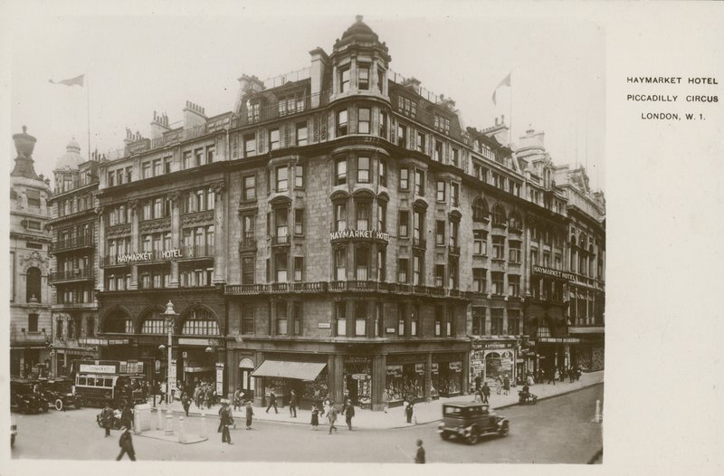 Haymarket Hotel, Piccadilly Circus, Londyn autorstwa English Photographer