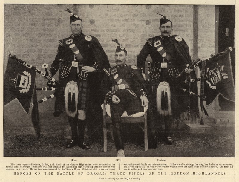 Bohaterowie bitwy pod Dargai, Trzech Dudziarzy z Gordon Highlanders autorstwa English Photographer