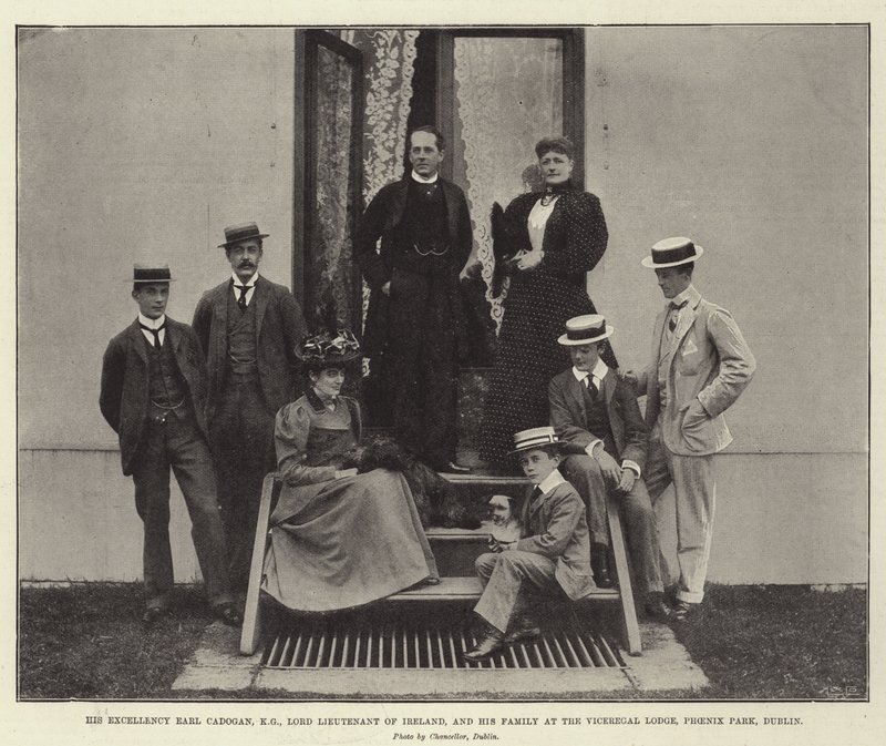 Jego Ekscelencja Earl Cadogan, KG, Lord Lieutenant of Ireland i jego rodzina w Loży Wicekrólewskiej, Phoenix Park, Dublin autorstwa English Photographer