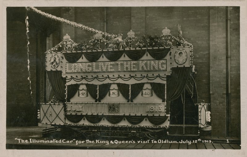 Oświetlony tramwaj upamiętniający wizytę króla i królowej w Oldham, 12 lipca 1913 r. Pocztówka wysłana w 1913 r. autorstwa English Photographer