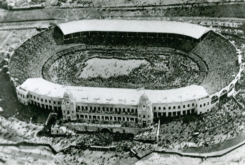 Inwazja na stadion na pierwszy finał Wembley Cup, 1923 autorstwa English Photographer