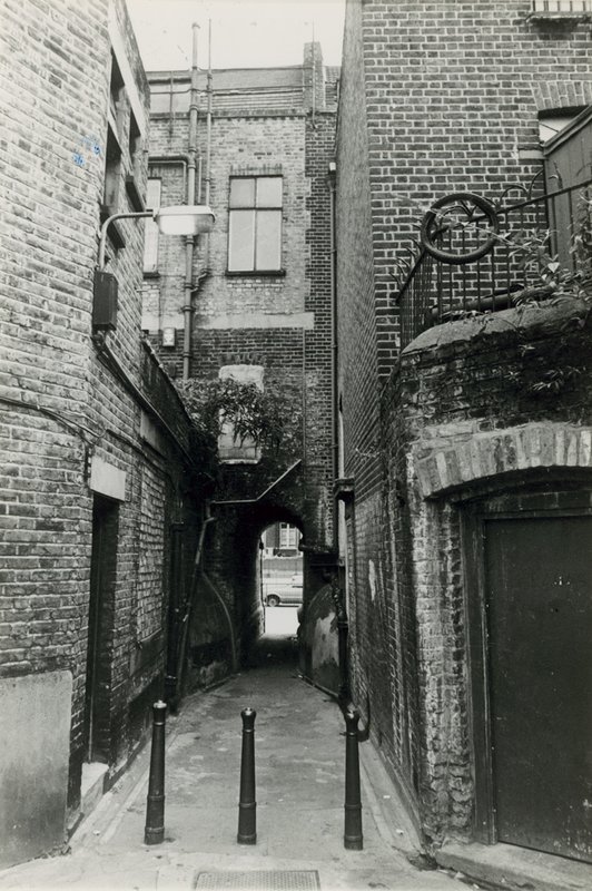 Kuba Rozpruwacz: Woods Buildings, Whitechapel Road autorstwa English Photographer