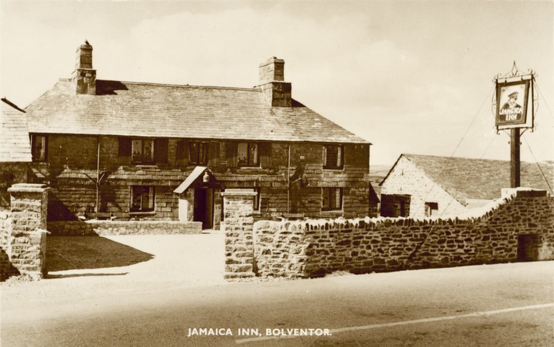Jamaica Inn, Bolventor, Cornwall, słynący z kojarzenia z przemytem kornwalii i celebrowany w książce o tym samym tytule autorstwa Daphne Du Maurier (zdjęcie czarno-białe) autorstwa English Photographer