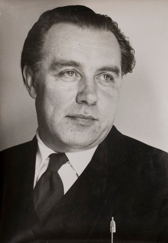 Jerzy Faczyński, polski architekt, który przybył do Wielkiej Brytanii jako uchodźca w 1941 roku (zdjęcie czarno-białe) autorstwa English Photographer