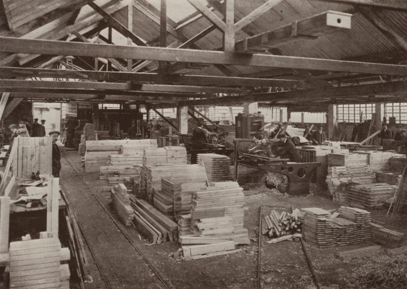 Fabryka stolarki, Burton-on-Trent: Widok warsztatu stolarskiego nr 2 (zdjęcie czarno-białe) autorstwa English Photographer