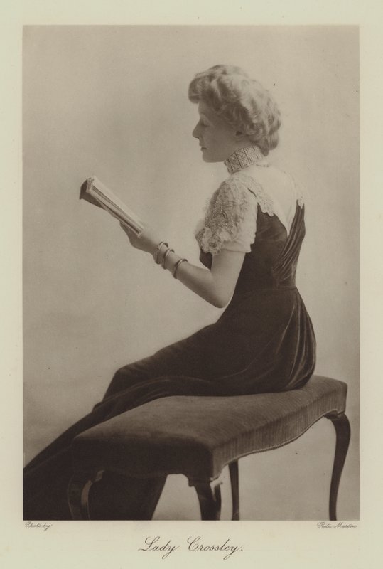 Lady Crossley (zdjęcie czarno-białe) autorstwa English Photographer