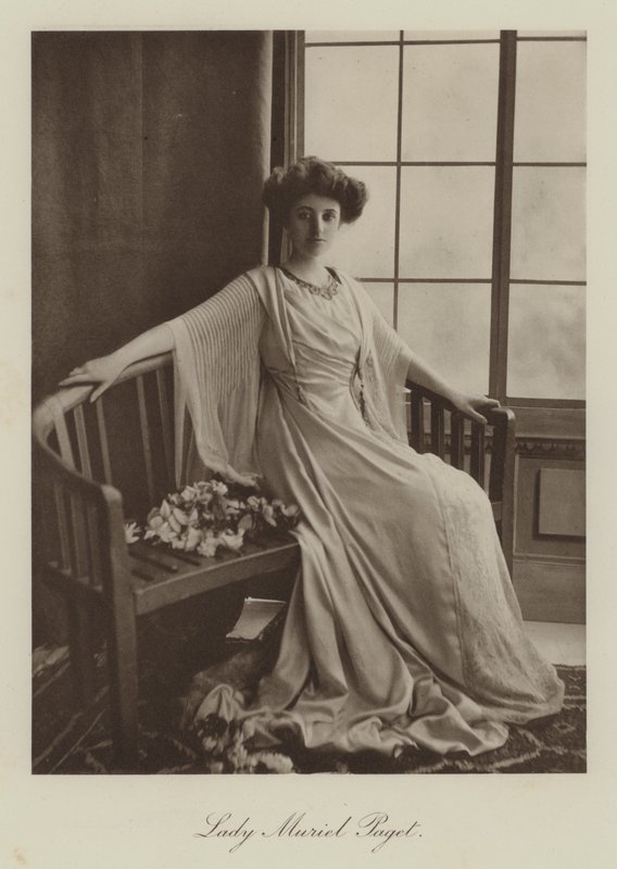 Lady Muriel Paget (zdjęcie czarno-białe) autorstwa English Photographer