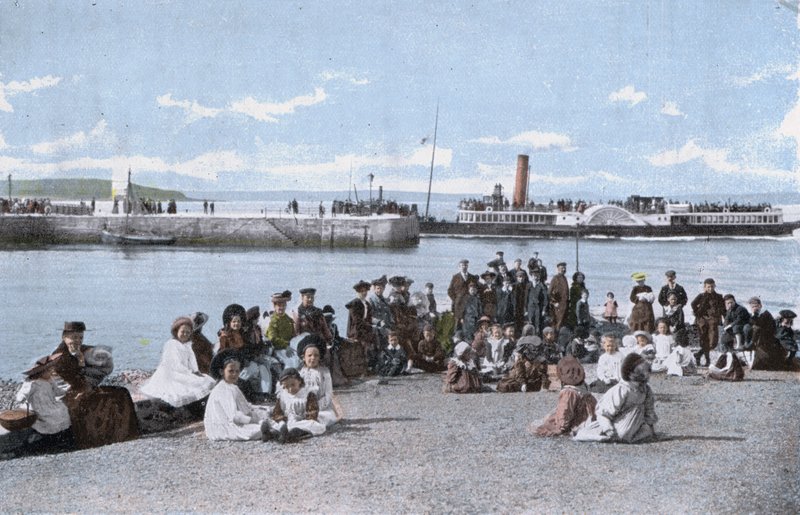 Largs, The Pier (zdjęcie kolorowe) autorstwa English Photographer