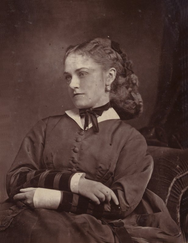 M. Litton autorstwa English Photographer