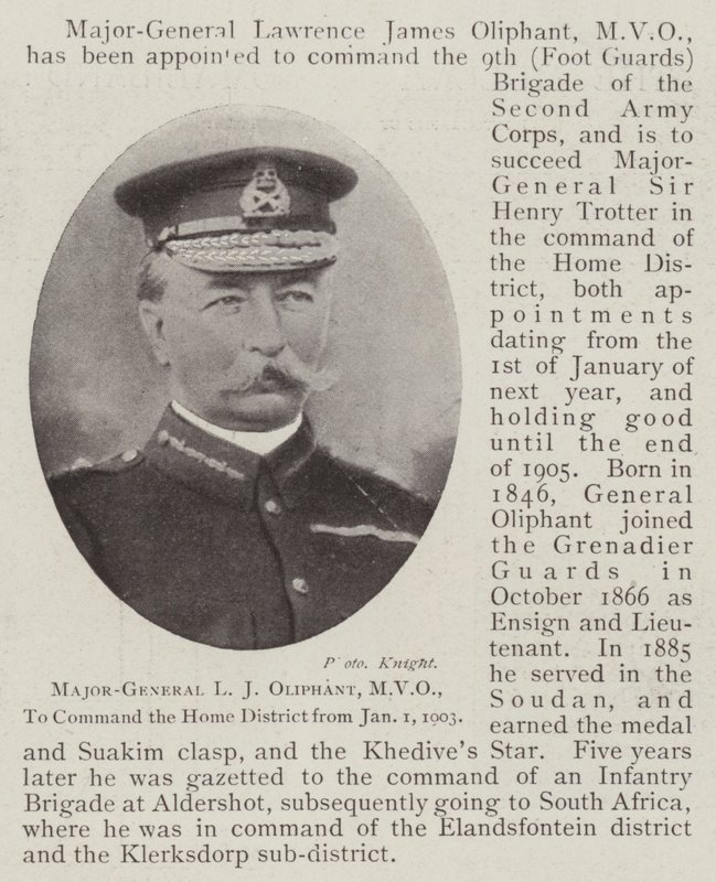 Generał dywizji LJ Oliphant, MVO, dowodził Okręgiem Macierzystym od 1 stycznia 1903 r. autorstwa English Photographer