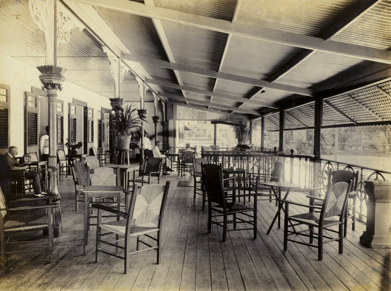 Marine Hotel, Weranda, 1895 autorstwa English Photographer