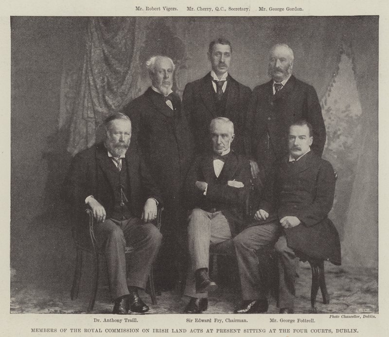 Członkowie Królewskiej Komisji ds. Irlandzkich Ustaw o Ziemi obecnie zasiadający w Four Courts, Dublin autorstwa English Photographer