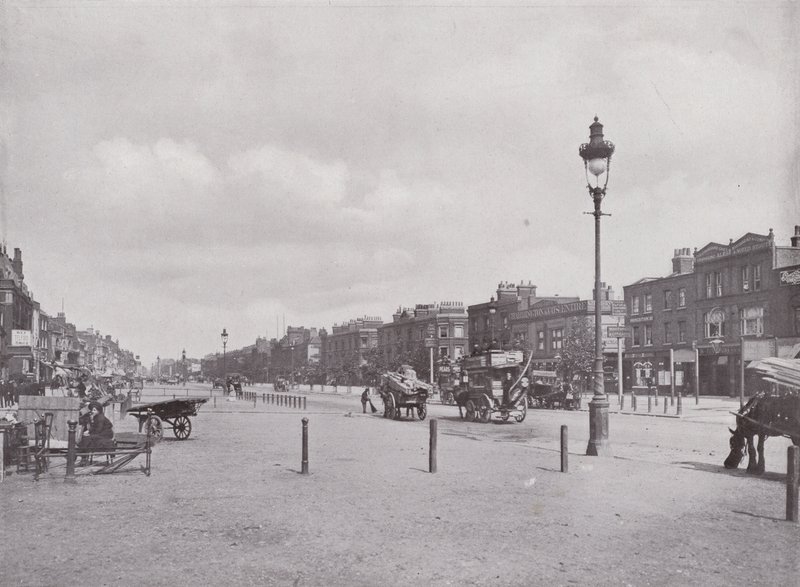 Mile End Road, patrząc na wschód autorstwa English Photographer