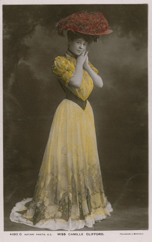 Panna Camille Clifford autorstwa English Photographer