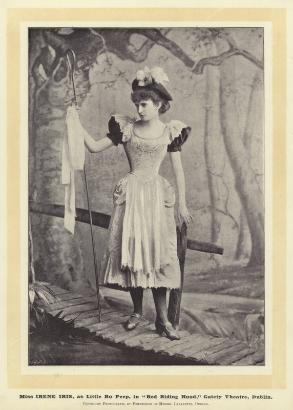 Panna Irene Iris, jako Little Bo Peep, w Czerwonym Kapturku, Gaiety Theatre, Dublin autorstwa English Photographer